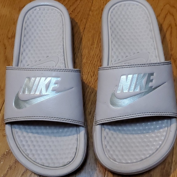 big girls nike slides
